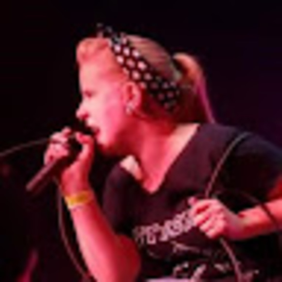 Meet your Posher, Kendra - Picture 1 of 1